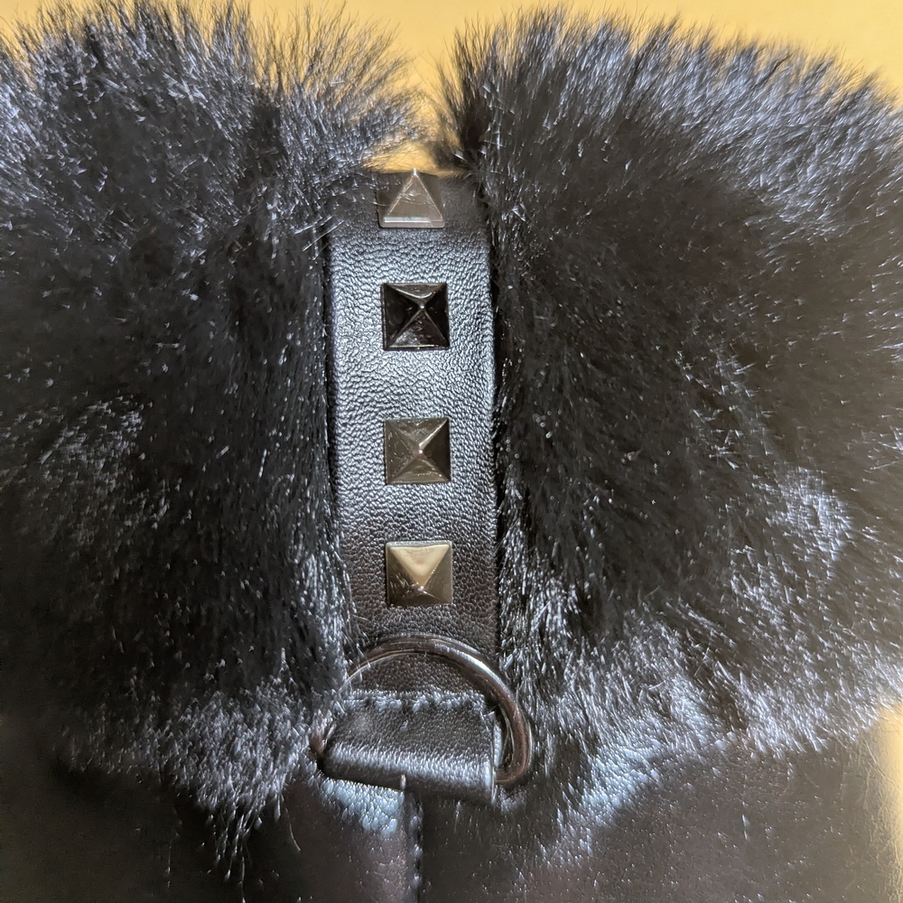 Elegant Black & Fur-Trimmed Women's Boots YTK Shoe Sale! - Picture 8 of 8